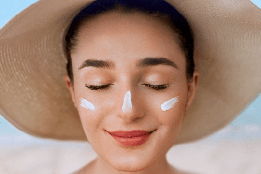 Sävyttävät aurinkovoiteet kasvoille SPF 50: Suosituimmat vaihtoehdot