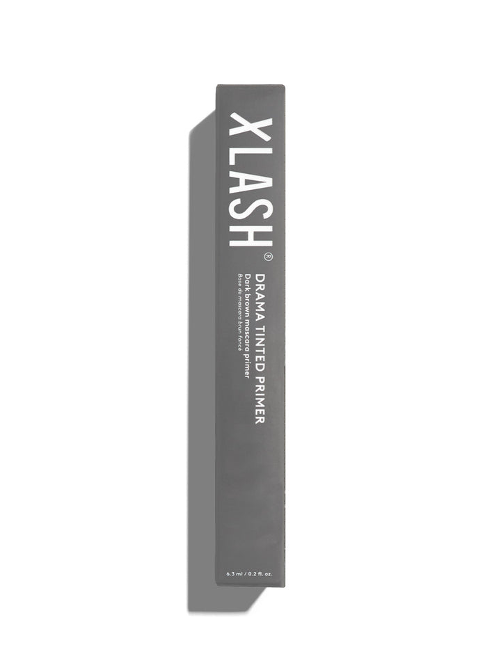 Xlash Drama Tinted Primer -ripsivärinpohjustaja harmaassa pahvi pakkauksessa.