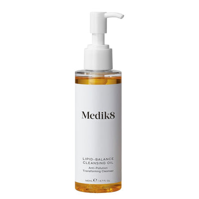 Medik8 Lipid-Balance Cleansing Oil puhdistaa ihon hellävaraisesti ja ylläpitää kosteustasapainoa