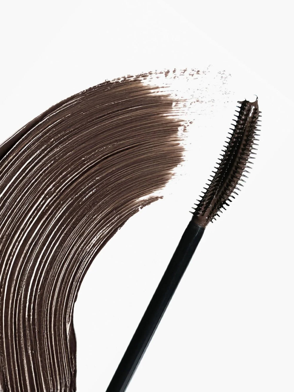 Xlash Drama Tinted Primer -ripsivärinpohjustajan siro silikoniharja, jossa on tummanruskeaa primeria.