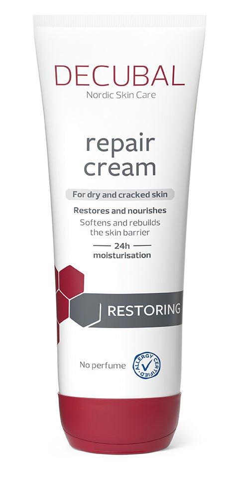 Kuva Decubal Repair Cream -tuotteesta: Erittäin ravitseva ja kosteuttava voide kuivalle iholle, sisältää keramideja ja B3-vitamiinia Lievittää punoitusta, kutinaa ja hilseilyä Sopii erittäin kuivalle, herkälle ja halkeilevalle iholle Atooppiselle iholle, psoriasisläiskiin, kyynär- ja kantapäille sekä käsille