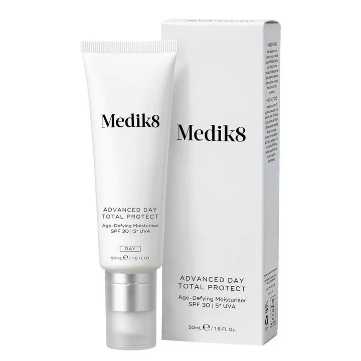 Medik8 Advanced Day Total Protect SPF30 - aurinkosuojavoide, joka tarjoaa tehokkaan suojan UV-säteitä vastaan